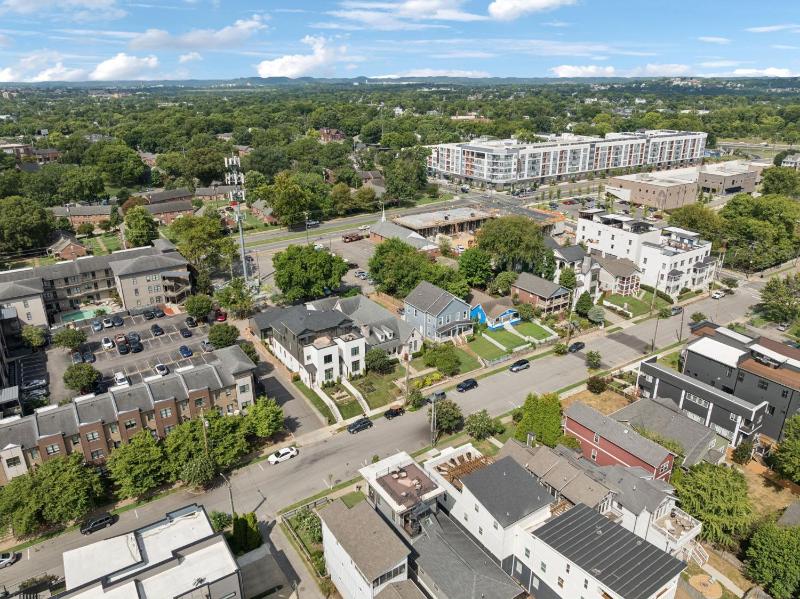 Nash Urban Oasis with Rooftop and Modern Amenities - image 8