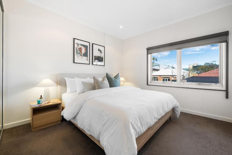 Helena House - A Spacious Urban Retreat - image 13