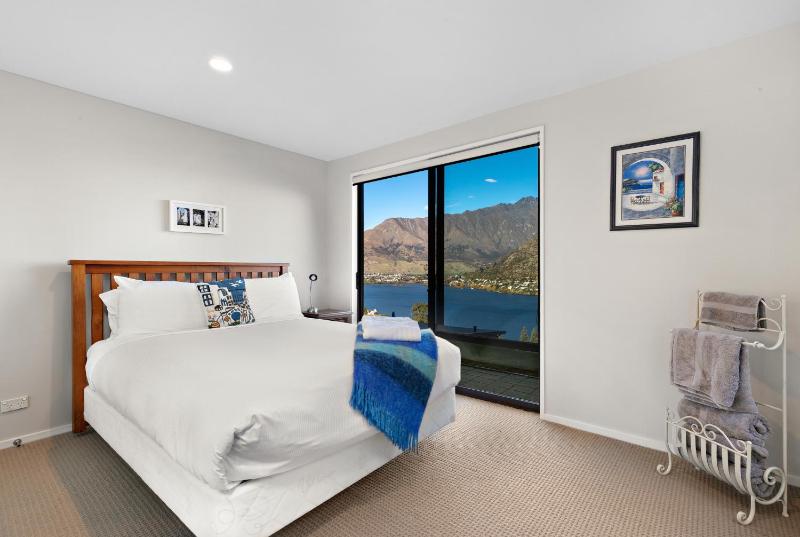 Panoramic View Lake Views - image 7