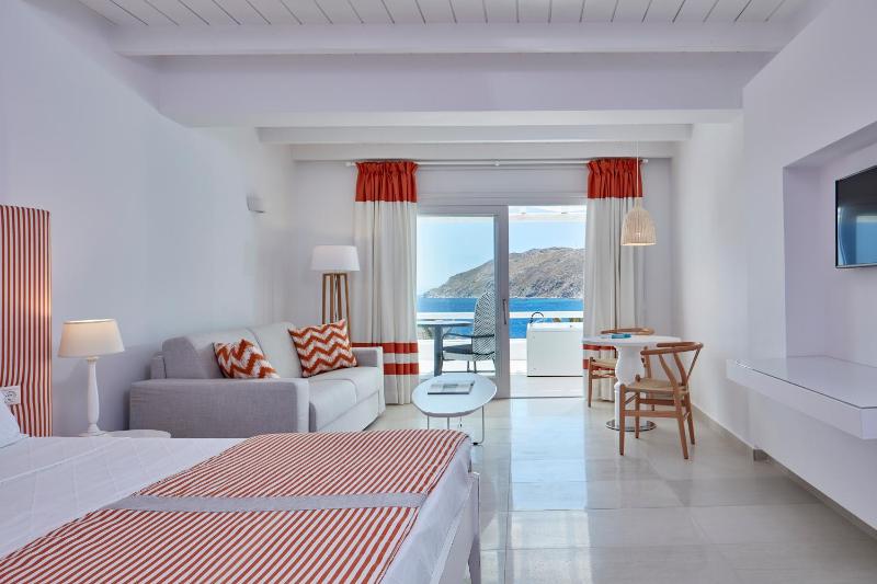 Honeymoon Sea View Suite with Outdoor Jetted Tub image 1