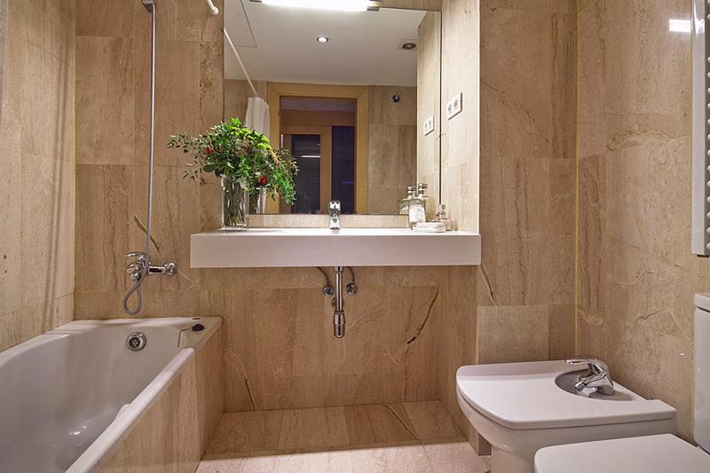 Apartment Barcelona Rentals - Sarria Apartments Near Center - image 13