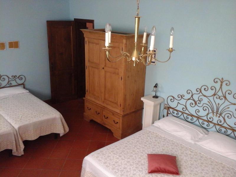 Deluxe One-Bedroom Apartment image 4