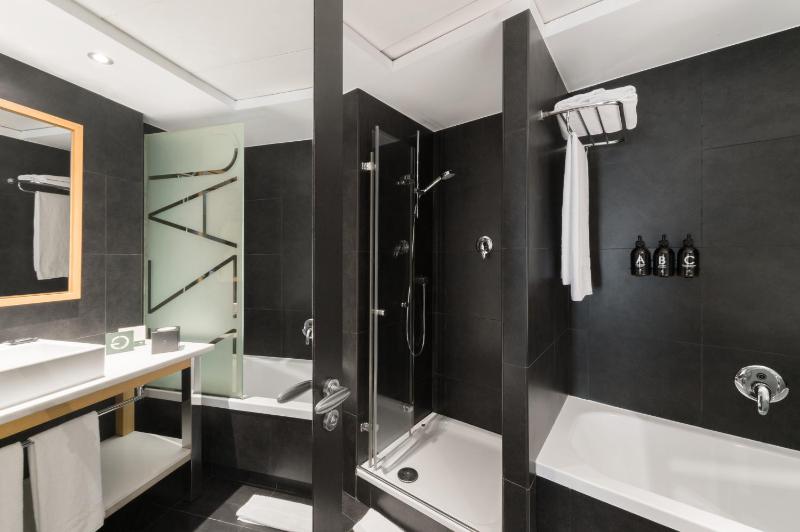 Deluxe Family Room image 2