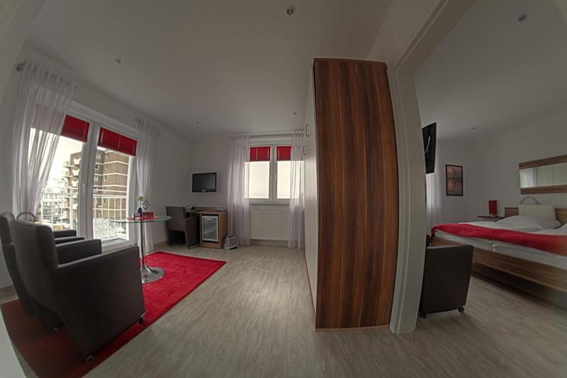 Double Room image 3