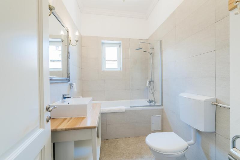 Standard Suite image 2