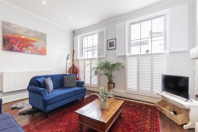 Lovely 2-Bed Town Centre Duplex Apartment - image 6
