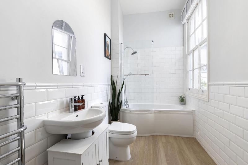 Lovely 2-Bed Town Centre Duplex Apartment - image 15