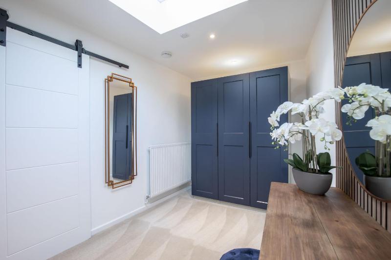 Luxurious 1 Bed Detached Home with Gated Parking - image 21
