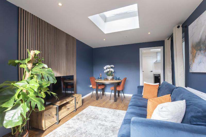 Luxurious 1 Bed Detached Home with Gated Parking - image 22