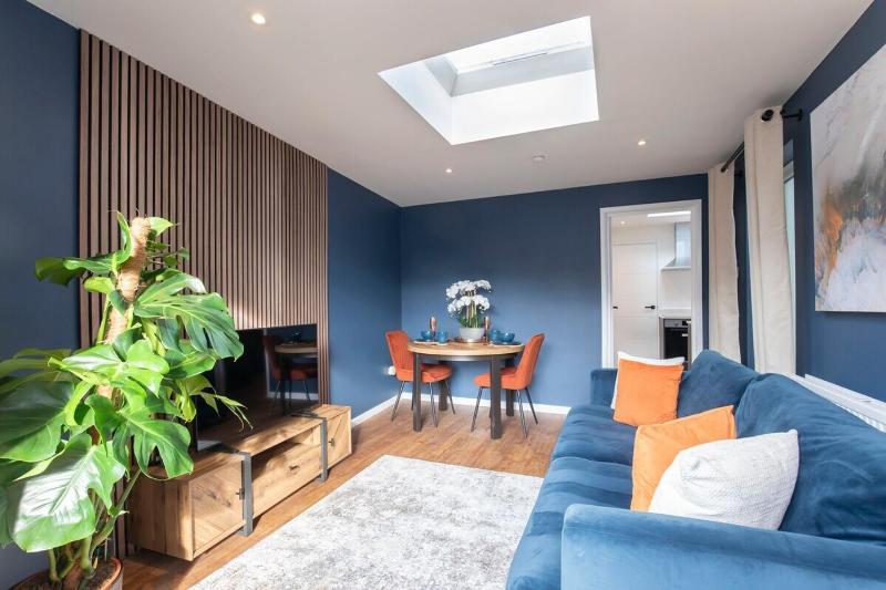 Luxurious 1 Bed Detached Home with Gated Parking - image 29