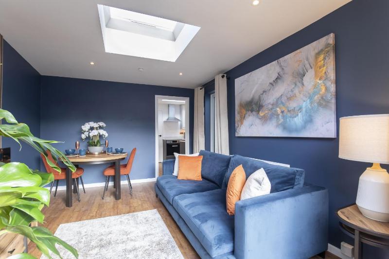 Luxurious 1 Bed Detached Home with Gated Parking - image 37