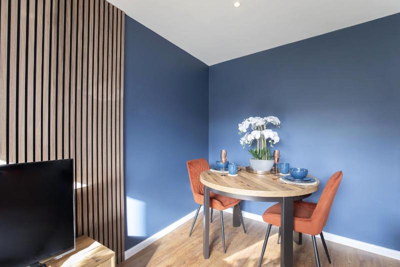 Luxurious 1 Bed Detached Home with Gated Parking - image 33
