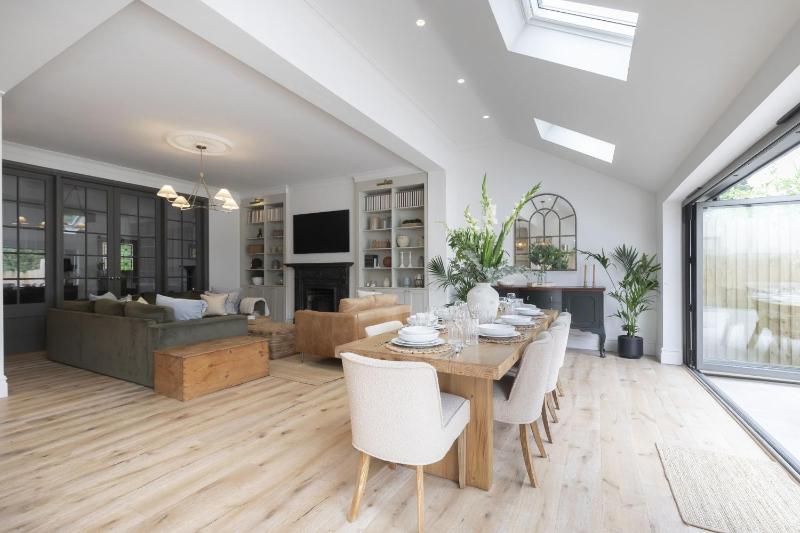 Luxury Period Home with Sauna and Gym - image 17