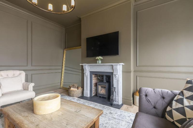 Luxury Period Home with Sauna and Gym - image 24