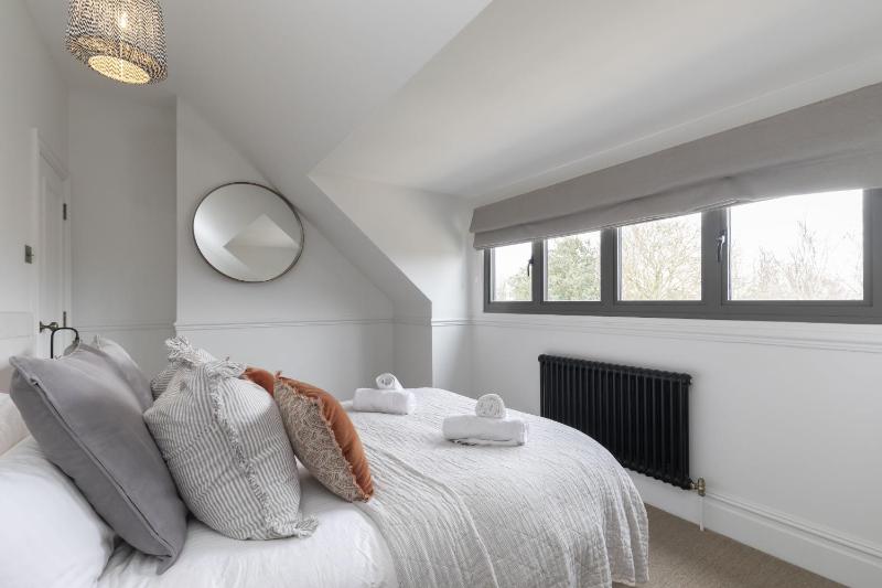 Luxury Period Home with Sauna and Gym - image 6