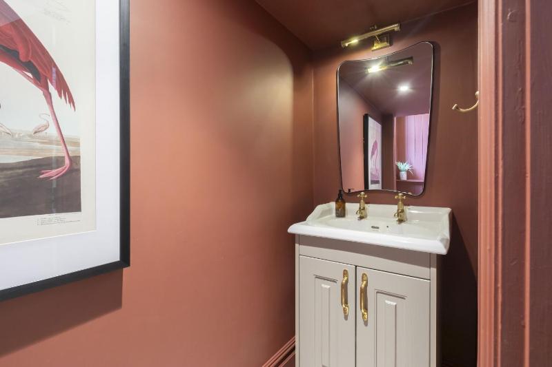 Luxury Period Home with Sauna and Gym - image 26