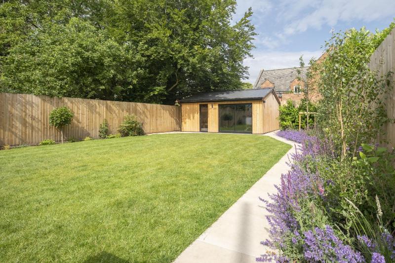 Luxury Period Home with Sauna and Gym - image 45