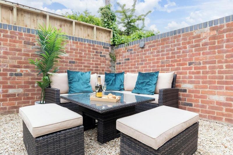 Stunning 5 Bed Regency Home - image 15