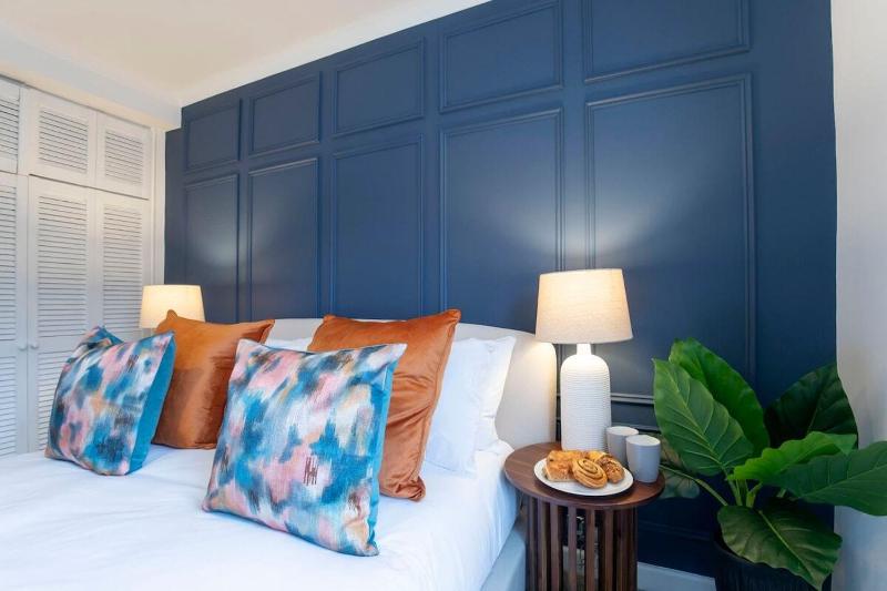 Beautiful Bath Road Retreat with Log Burner - image 7