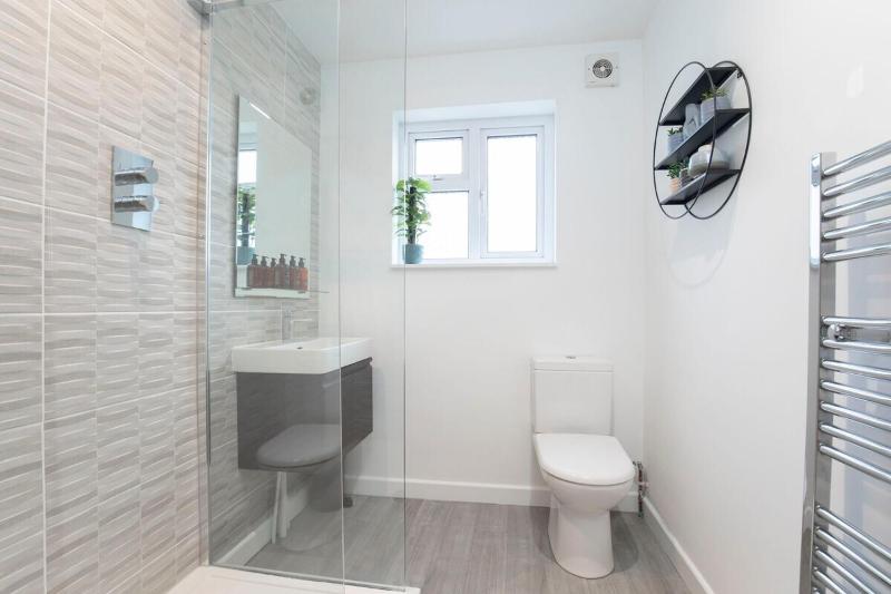 Beautiful Bath Road Retreat with Log Burner - image 22