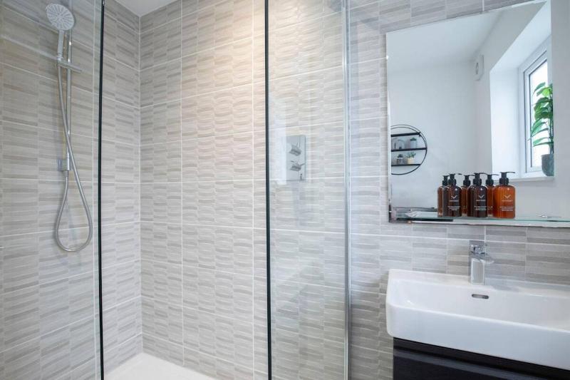 Beautiful Bath Road Retreat with Log Burner - image 19