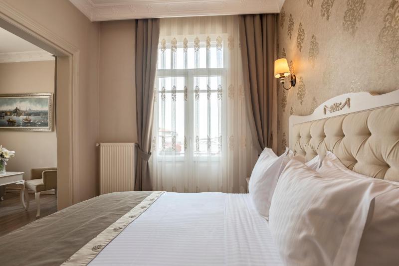 Superior Suite image 4