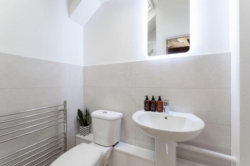 Cosy Peaceful Self Contained Home in Montpellier - image 2