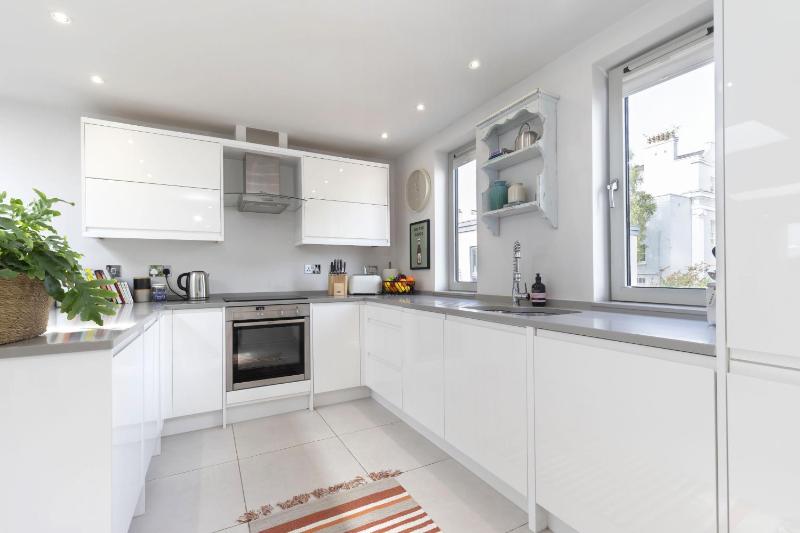 Contemporary 2-Bed 2-Bath Home with Parking - image 16