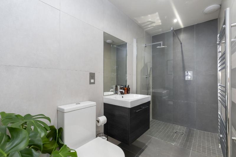 Contemporary 2-Bed 2-Bath Home with Parking - image 18