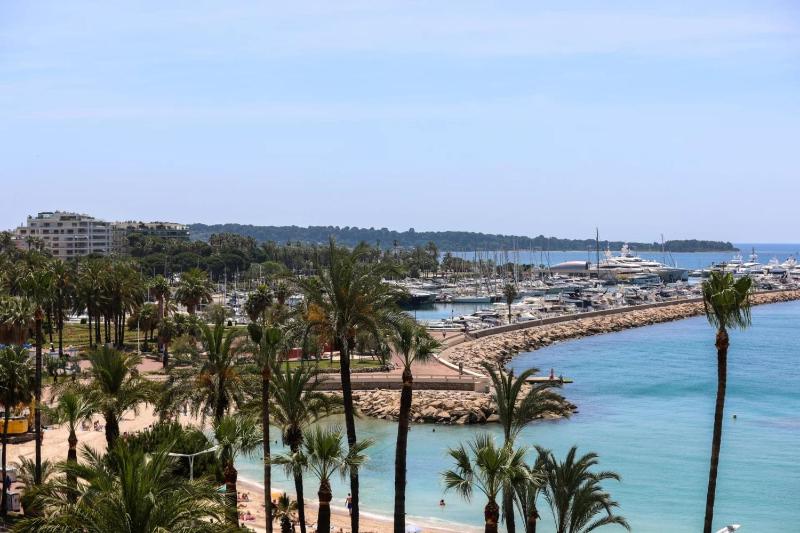 REF 2006 - Cannes Croisette - Luxurious apartment with sea view for rent - image 7
