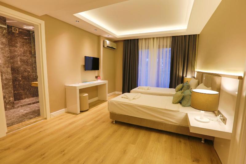 Family Room image 4