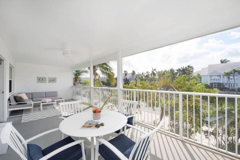 Snug Harbour View #8 - 2BR-2BA Canal Front Condo by Seven Mile Beach - image 1