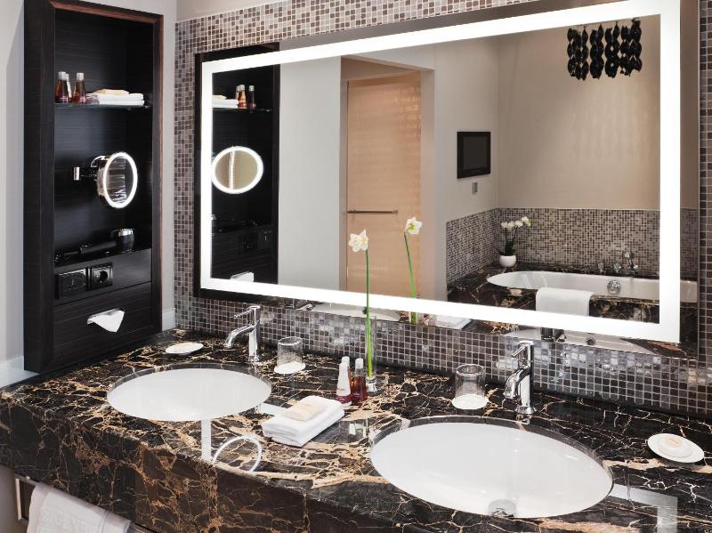 Junior Suite image 2