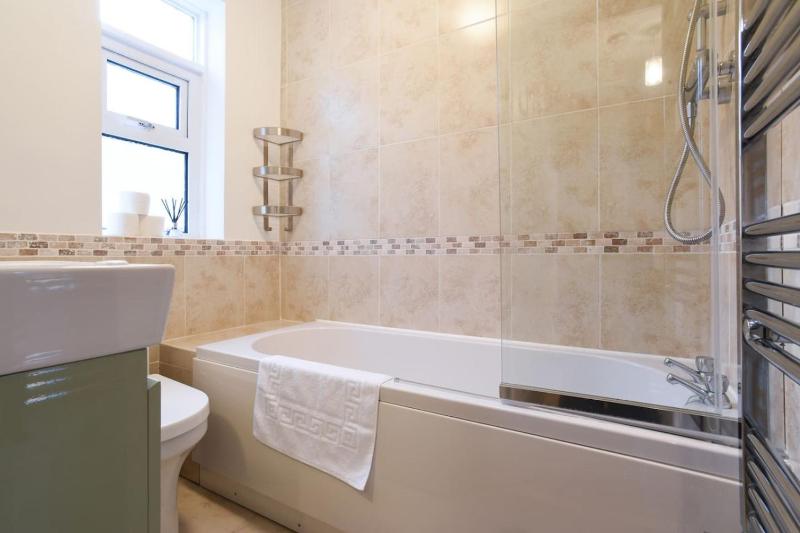 Air Maison - Eastside Hideaway - Short Walk to Southsea - image 2