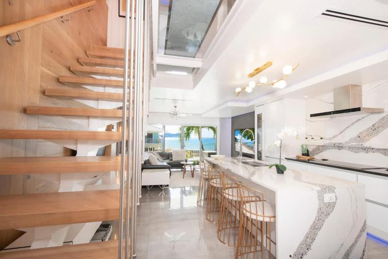 Grape Tree #10 - Luxe 2BR Ocean View Condo on Seven Mile Beach - image 16