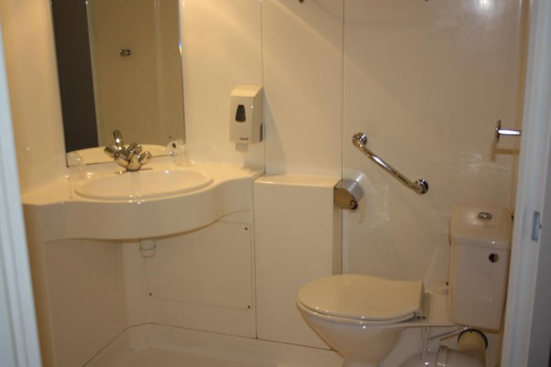 Twin Room image 2