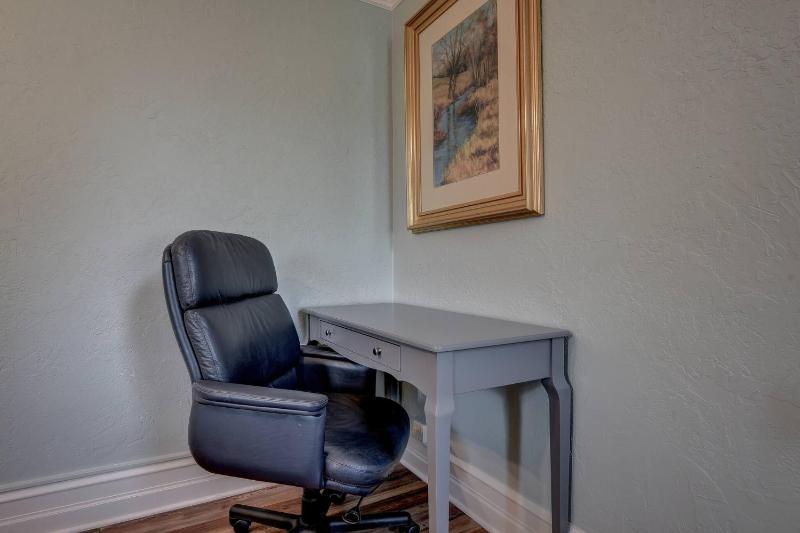 Palmer suite 1 BR downtown/CC - image 3