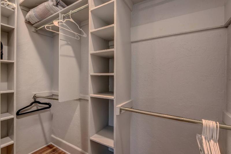 Palmer suite 1 BR downtown/CC - image 6