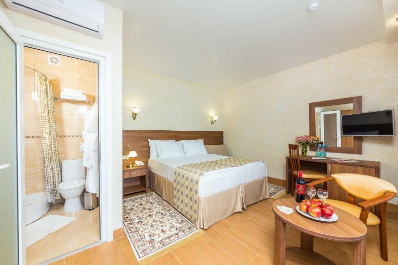 Double or Twin Room with Balcony image 2