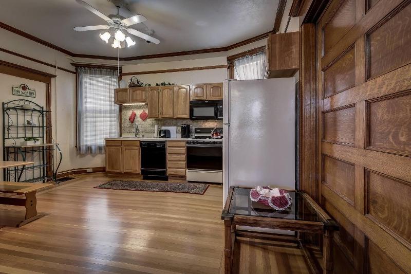 Golden Suite 1BR downtown/CC - image 30