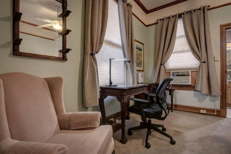 Golden Suite 1BR downtown/CC - image 24