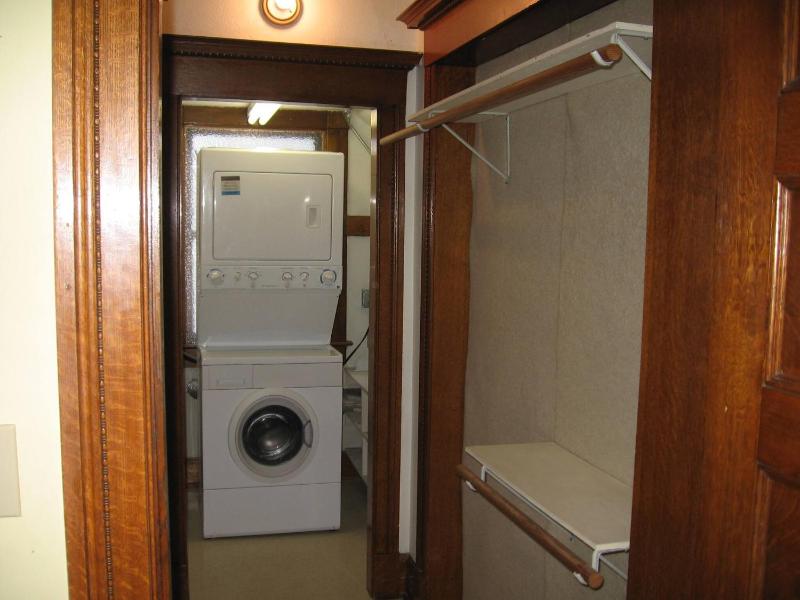 Golden Suite 1BR downtown/CC - image 3