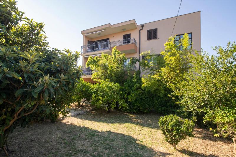 Apartments with swimming pool Kastel Stafilic Kastela - 23473 - image 15