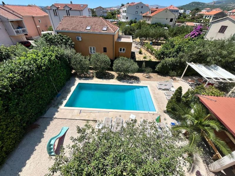 Apartments with swimming pool Kastel Stafilic Kastela - 24312 - image 25