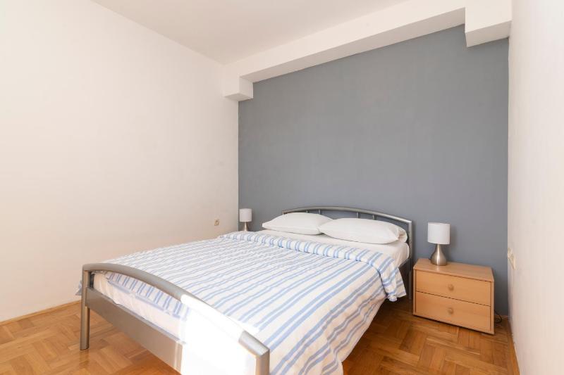 Apartments with swimming pool Kastel Stafilic Kastela - 24312 - image 14