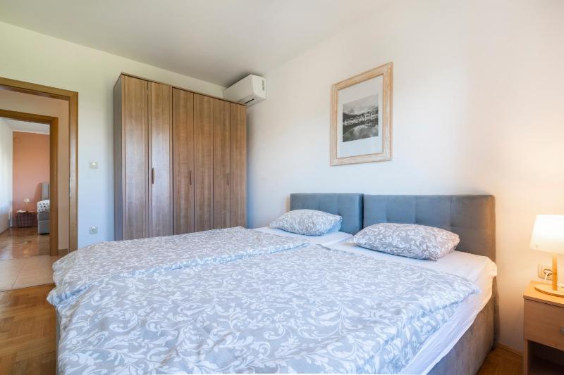 Apartments with swimming pool Kastel Stafilic Kastela - 24312 - image 8