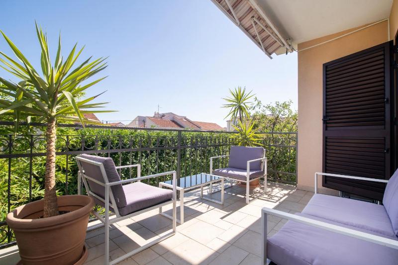 Apartments with swimming pool Kastel Stafilic Kastela - 24312 - image 6