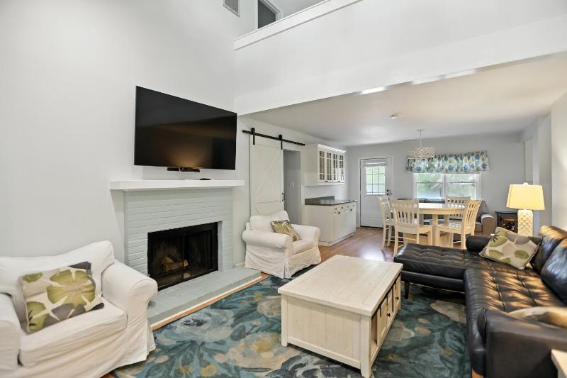 Charming Seabrook Island Retreat - image 1
