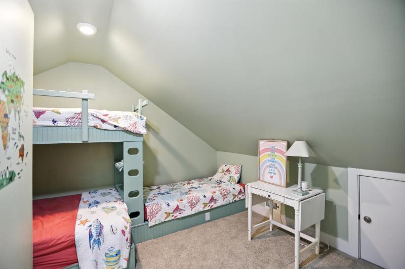 Charming Seabrook Island Retreat - image 28