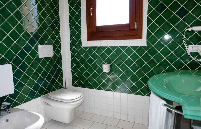 Superior Triple Room image 3